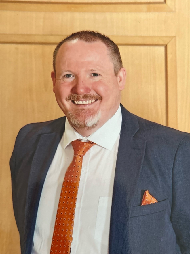 Dr Justin Ives