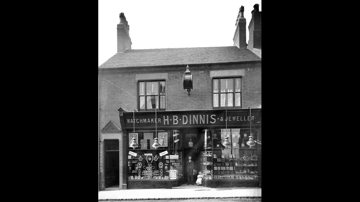 Dinnis, Swadlincote